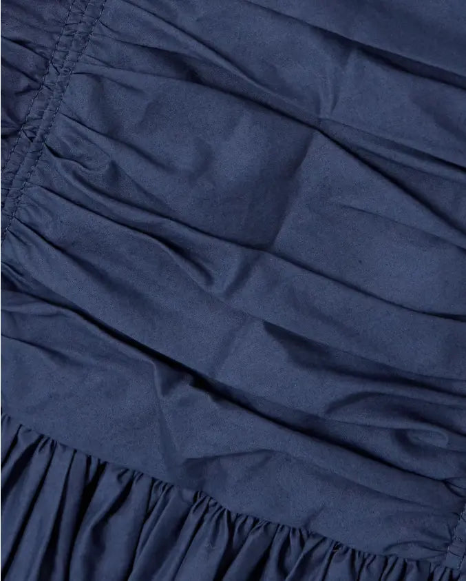 Vestido midi de popeline de algodão orgânico com franzidos e sem alças