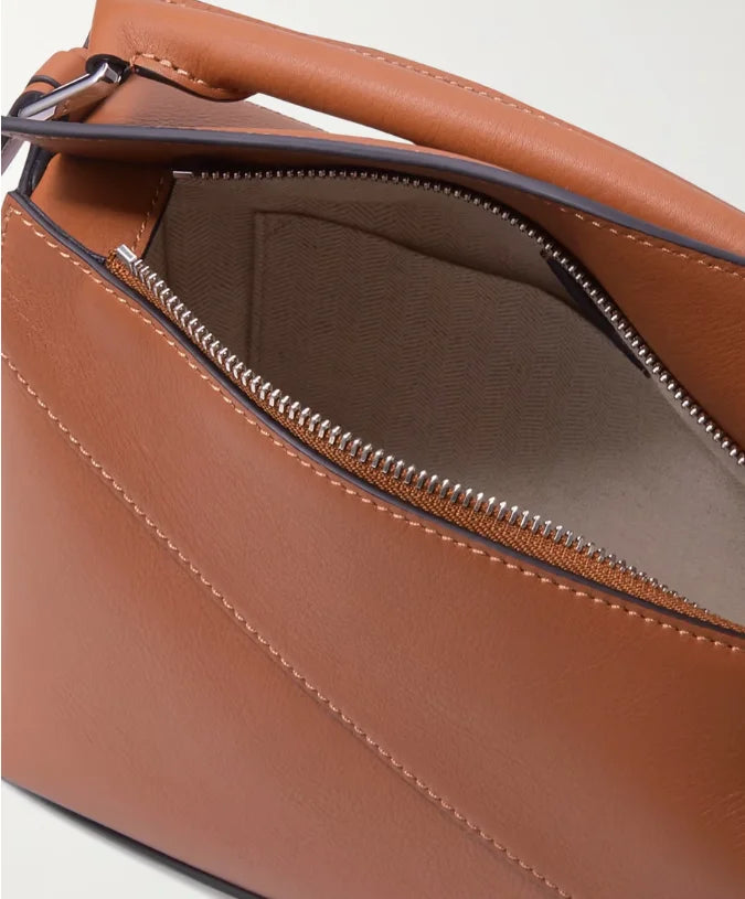 Bolsa de ombro pequena Puzzle Edge em couro texturizado
