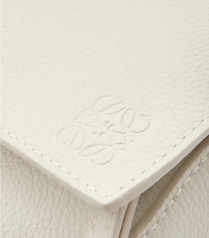Bolsa de ombro pequena Puzzle Edge em couro texturizado