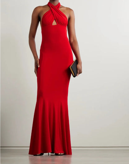 Vestido de malha com decote halter e recortes