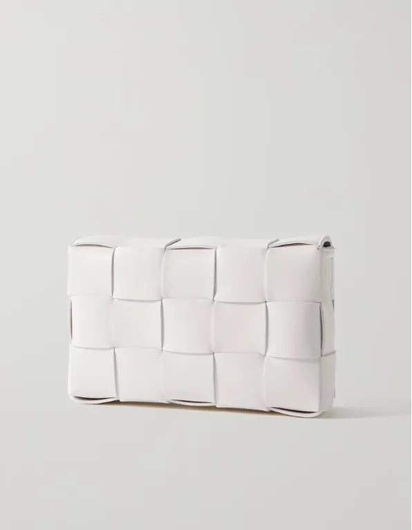 Bolsa de ombro média em couro intrecciato Cassette
